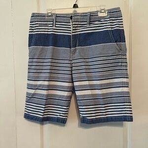 🛥️ 💙 Men’s Arizona blue and white cotton shorts. Size 34. EUC. 🛥️💙